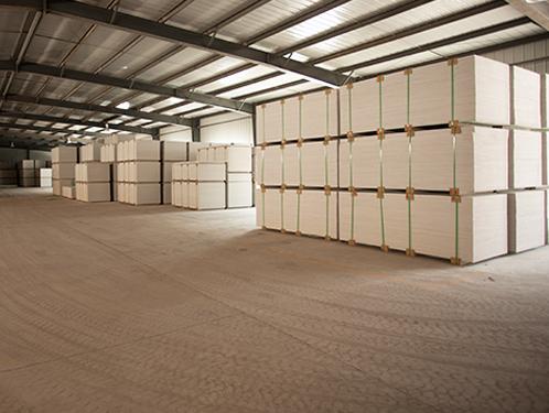 赤峰市安監(jiān)局領(lǐng)導(dǎo)來卉原建材檢查指導(dǎo)工作